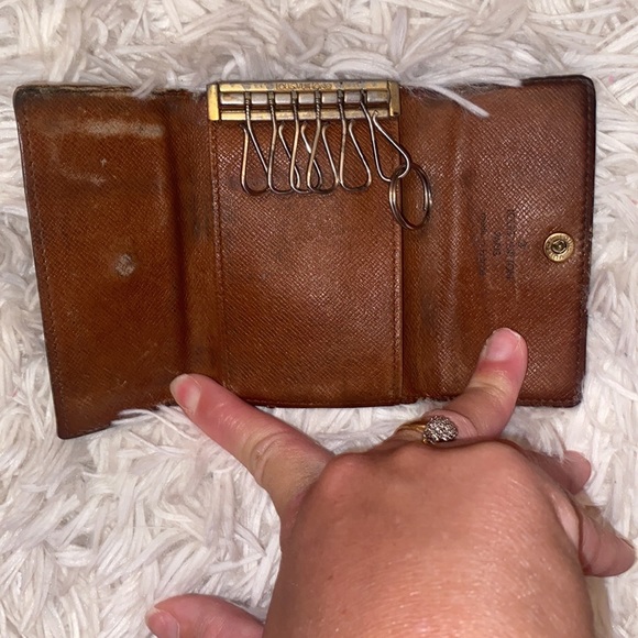 Louis Vuitton Monogram Key Holder - Picture 4 of 10